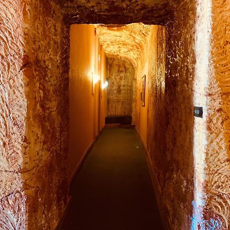 Desert Cave Hotel Coober Pedy Exterior foto